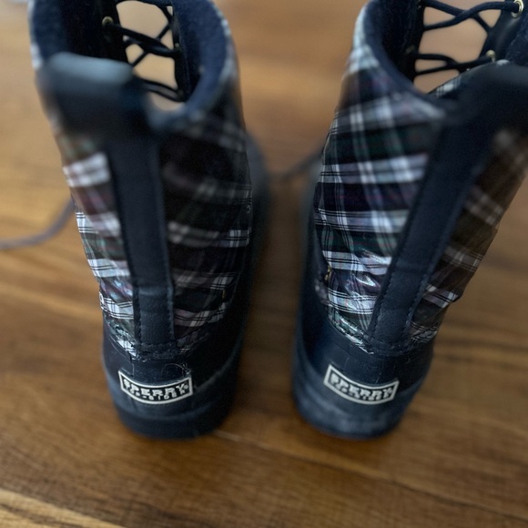 Sperry navy blue water proof boot. Plaid upper with rubber bottom. Size 8 - Picture 3 of 4